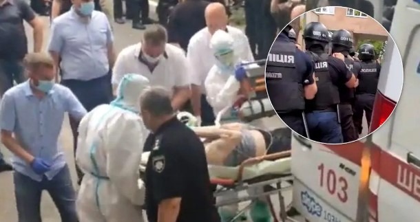 В Харькове устроили бунт против больных COVID-19: скорая с пациентом на ИВЛ еле прорвалась в больницу