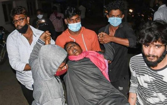 В Индии госпитализировали более 300 человек из-за неизвестной болезни