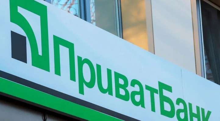 В українки з картки ПриватБанку таємно списали 32 тисячі: банк не допоміг, але гроші повернув Apple