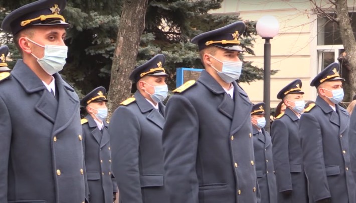 У Харкові 24 офіцери-випускники стануть фахівцями з Bayraktar (відео)
