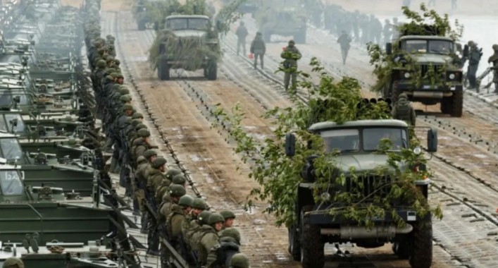 Росія вирішила відвести частину військ від кордону з Україною та з Криму