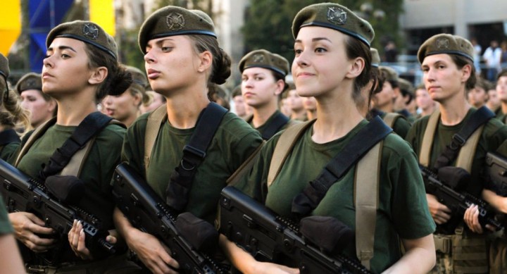 Петиція про скасування військового обліку жінок набрала необхідні голоси: Зеленський поки не відреагував