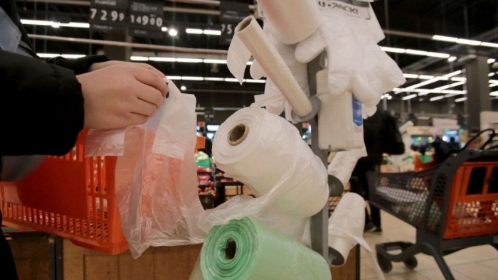 Уряд встановив ціни на пластикові пакети: скільки відтепер коштуватимуть «маєчки»