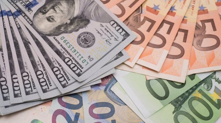 Курс долара і євро на 15 грудня: валюта дорожчає