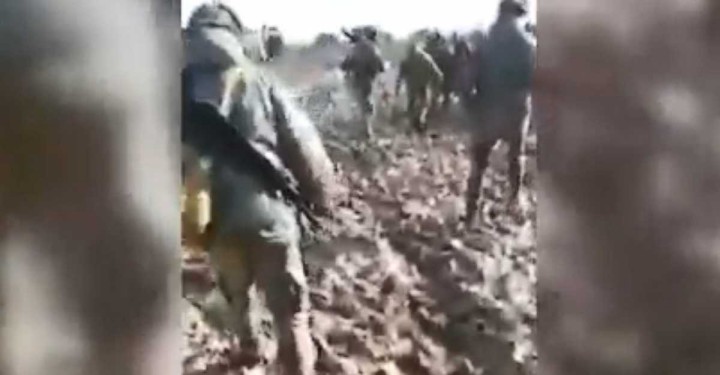 «Воювати вже пізно»: російські військові біля кордонів України застрягли у болоті – епічне відео