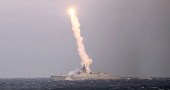 «Ранкові ракети до круасанів»: Подоляк розповів, що чекає на світ, якщо Росія переможе
