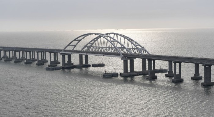 Вибух на Кримському мосту: в Росії повідомляють про трьох загиблих