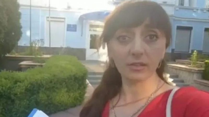 Захисницею УПЦ МП зацікавилася СБУ: жінку забрали на допит (відео)