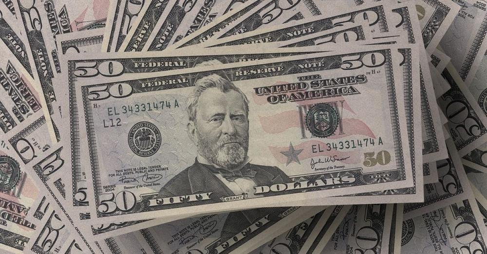 Беруть за старі долари комісію 20%: як обміняти зношену валюту і не натрапити на шахраїв