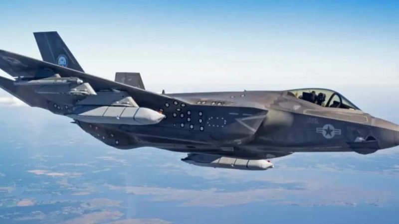 Винищувач F-35 вперше показали з новими малопомітними ракетами великої дальності