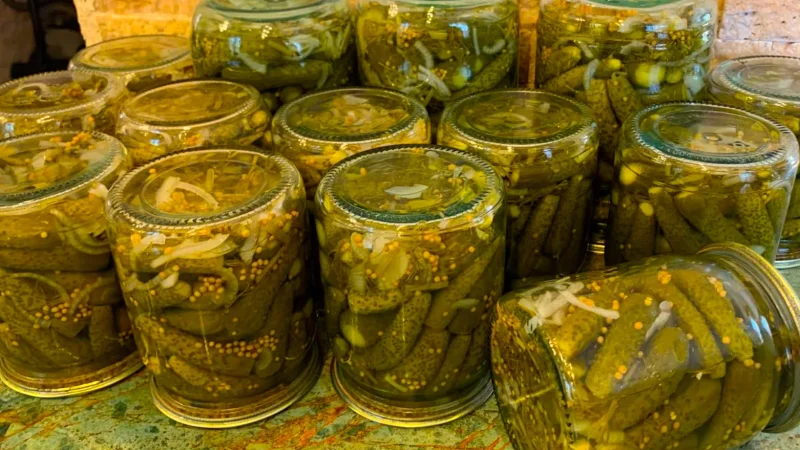Як з магазину! Мариновані кисло-солодкі корнішони на зиму з гірчицею в зернах та цибулею