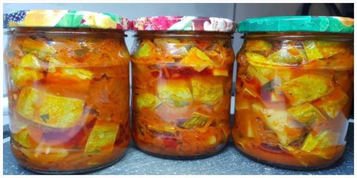 Кабачки в ароматній засмажці з цибулею та морквою – золота заготівля на зиму