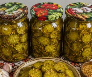 Огірочки-пікулі з цибулею та гірчицею — хрусткі, кисло-солодкі й неймовірно смачні