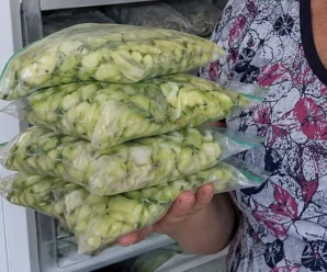 Взимку свіжі кабачки завжди під рукою. Розповідаємо про головні правила заморозки