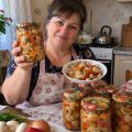 Мариновані печериці з овочами: ці баночки я б берегла до свят, але вони зникають ще до зими
