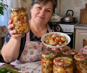 Мариновані печериці з овочами: ці баночки я б берегла до свят, але вони зникають ще до зими