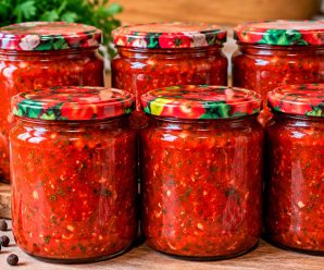 Купую помідори ящиками й варю цей соус на зиму: італійське суго, тільки «По-українськи» — до голубців, пасти й м’яса баночки завжди мало