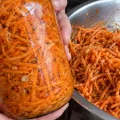 Морква по-корейськи на зиму: хрумка, пряна й ароматна закуска з часником