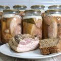 Готую сало в маринаді на зиму: м’яке й ніжне, з’їдають за раз
