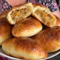 Пиріжки з капустою, які залишаються м’якими навіть наступного дня