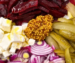 Салат за копійки, а смакує на мільйон! Простий рецепт із буряком