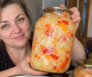 Маринована капуста з овочами — хрумкий салат, який зникає зі столу до останньої ложки